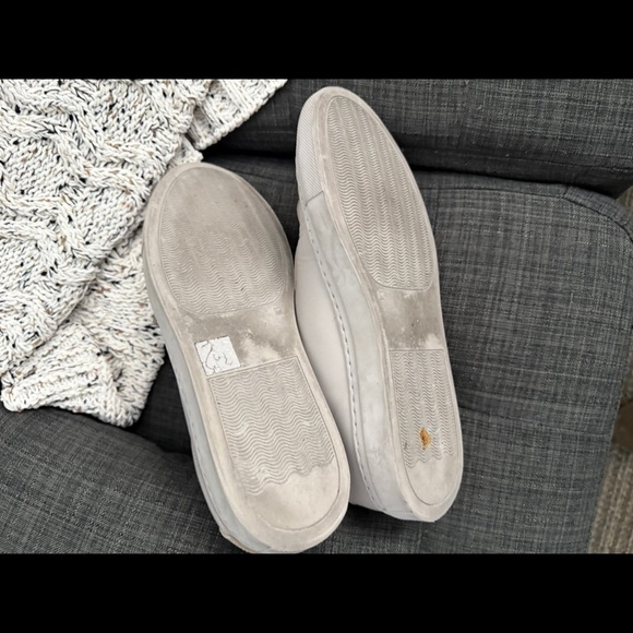 Common Projects Gray Sneakers Minimalist Design - Picture 4 of 5